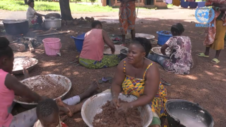 Quand la solidarité et l'ambition se rencontrent : l'autonomisation des femmes de Bossangoa réunies au sein d'une organisation associative et ont reçu de formation en artisanal et métiers divers