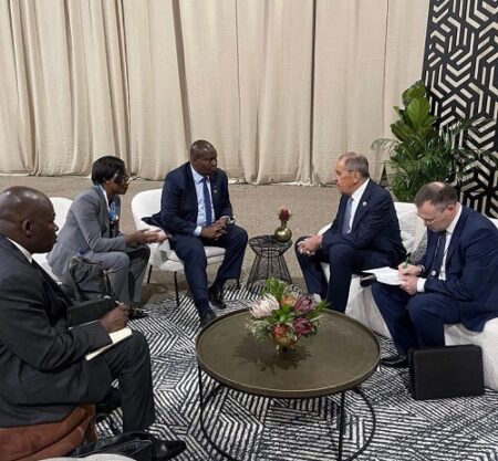 monsieur Sergueï Lavrov avec le putschiste centrafricaine Faustin Archange Touadera en marge du sommet de BRICS en Afrique du Sud