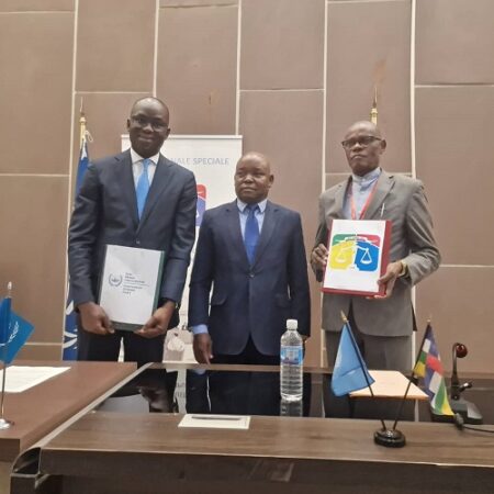 Cérémonie de signature d'un Mémorandum d'accord entre le Bureau du Procureur de la Cour pénale internationale et la @cour pénale CPS , à Bangui, le 21 novembre 2023.