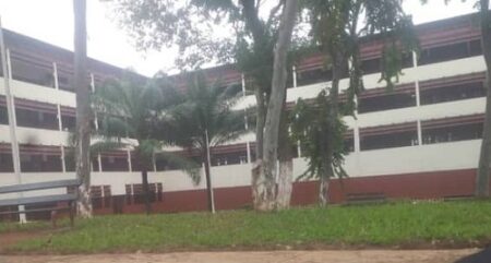 Les immeubles du Centre Hospitalier Universitaire - CHU- de Bangui dit l’hôpital général