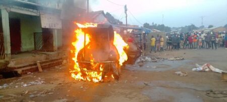 L'incendie du véhicule de transport entre Bouar Cantonnier