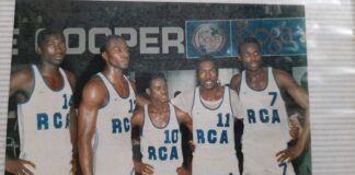 Les joueurs de l'équipe centrafricaine championne d'Afrique de basketball en 1987