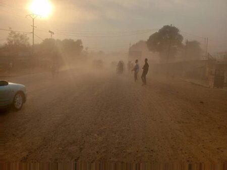 Sur l'avenue de l'indépendance rebaptisée avenue de poussière par les centrafricains