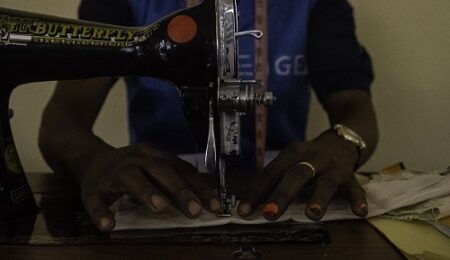 Remis de certificat aux détenus de la maison d'arrêt de Ngaragba à Bangui après leur formation en couture. Photo Minusca