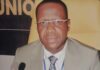 Yvon Sana Banguiici, en costume gris, cravate teintée, , le nouveau gouverneur de la banque des États de l'Afrique centrale (BEAC) proposé par Bangui, et largement contesté par les intellectuels centrafricains.