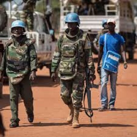 des casques bleus de la Minusca du contingent sénégalais en patrouille dans la ville.