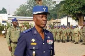 Attention! Si on vous demande de choisir entre l’académie militaire russe et celle de l’Afrique, il faut choisir Afrique. Pourquoi ? Voici la raison