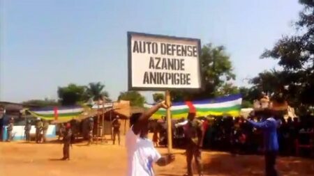 Les miliciens AZANDE ANI KPI GBE en joie après leur réunion avec les mercenaires russes le 1er mars 2024 à Obo, dans la préfecture du Haut-Mbomou