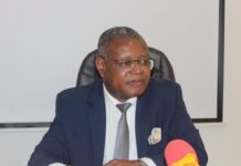 Dr. Pierre Somsé, ministre de la santé et de la population lors de son point de presse à Bangui le 7 avril 2024 à Bangui.