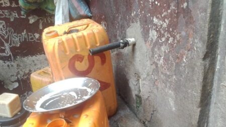 “Bidon vide près d’un robinet sans eau à la prison de Ngaragba”