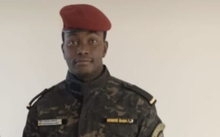 Portrait du jeune officier en uniforme, décédé tragiquement à Bangui