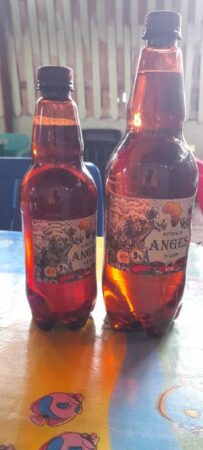 Deux bouteilles de bière Africa Anges Ti Lor, fabriquées par Wagner en Centrafrique