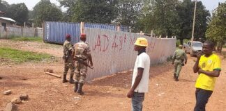 Forces de sécurité démolissant les installations illégales chinoises sur l’avenue des Martyrs à Bangui