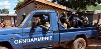 Camion de la gendarmerie rempli de soldats en patrouille dans un quartier de Bangui