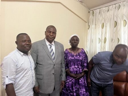 Président Touadera alias /Kongoboro avec des rabatteurs de l’opposition à son domicile à Bangui