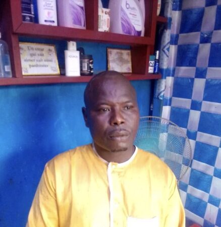 Portrait de Yaya Abdoulaye, tradi-praticien spécialisé dans les maladies oculaires en Centrafrique.