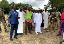 Le ministre Hassan Bouba avec des officiels et des mercenaires Wagner à Bria hassan_bouba_avec_les_wagner_a_bria Avec l'aide de Wagner , Hassan Bouba nargue la Cour pénale spéciale