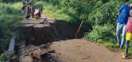 Pont effondré au village de Mann, coupant l’accès entre Bocaranga et Ngaoundaye.