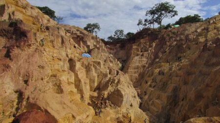 Sur le site minier de Ndachima, au centre du Pays, dans la préfecture de la Ouaka, où les mercenaires russes exploitent massivement de l'or d'une manière industrielle