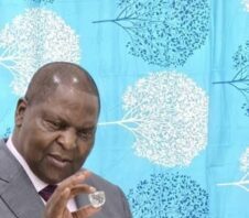 Touadera livre des permis miniers comme des bonbons aux copains du régime : Yero Mining, Kansgold, Evra Patrice Yandoube