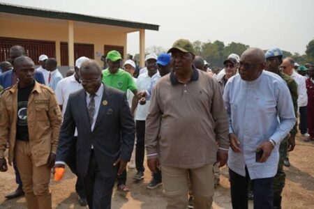 Le Président Faustin-Archange Touadéra inaugure trois nouveaux bâtiments au Lycée de Damara, financés par la BPMC