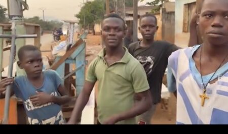 A Ouango, dans le septième arrondissement de Bangui, un reportage vidéo montre la souffrance extrême d'une population assoiffée