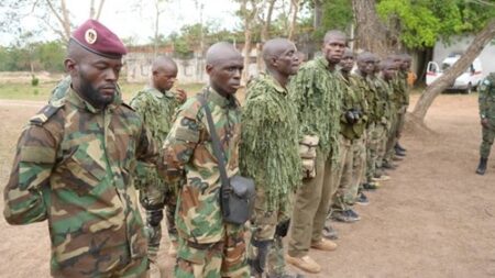 Entre Bangui et Bérengo, 80 km, Touadera voyage en hélicoptère Pathétique