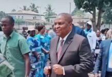 Touadéra, tu commences à fuir la CPI déjà? Un mois que tu ne sortes pas du pays, as-tu peur? T’inquiète, la CPI viendra te chercher à Bangui. Tu vas aller où ? Touadéra, tu commences à fuir la CPI déjà? Un mois que tu ne sortes pas du pays, as-tu peur? T’inquiète, la CPI viendra te chercher à Bangui. Tu vas aller où ?