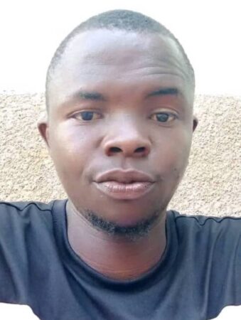 Portrait de monsieur Kongbo, le policier de Carnot qui se dit général de police
