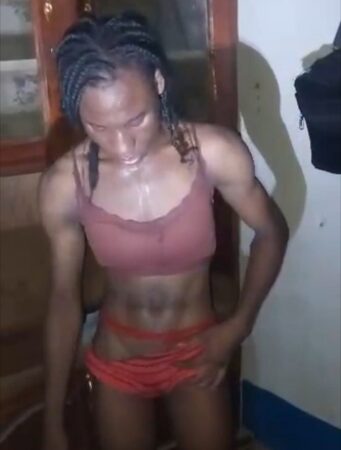 Bangui : Un voleur astucieusement déguisé en femme arrêté par la police