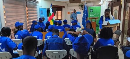 Les 30 étudiants de l’Institut des Sciences et de Management (ISM-Africa) dans le local de la Cour pénale internationale à Bangui en République centrafricaine.