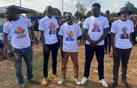 Les chefs miliciens du parti au pouvoir, MCU, venue boycotter le meeting de l'opposition démocratique réunie au sein du BRDC samedi 31 mai 2025 sur le terrain de l'UCATEX à Bangui