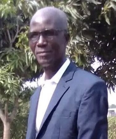 Portrait du capitaine José Christian BETORNGAYE LAMANE, devant son domicile du quartier PK16