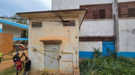Local électrique installé au lycée Barthelemy Boganda de Bangui, en Centrafrique.