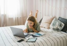 L’essor du travail numérique : freelances, influenceurs et activités annexes L'essor du travail numérique : freelances, influenceurs et activités annexes