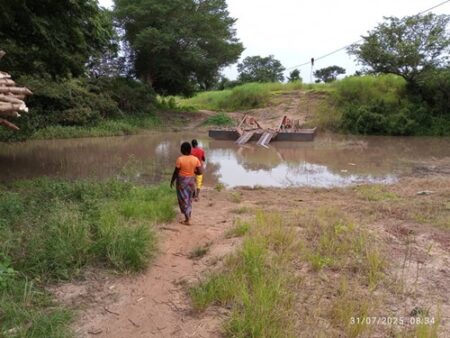 Sur la Rivière du village Gougère, 5 kilomètres d'Obo. CpyrightCNC