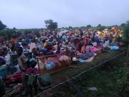 Les déplacés internes fuyant leurs villages pour se regrouper devant la base de la Minusca à Amdafock, 60 kilomètres de Birao, dans la Vakaga
