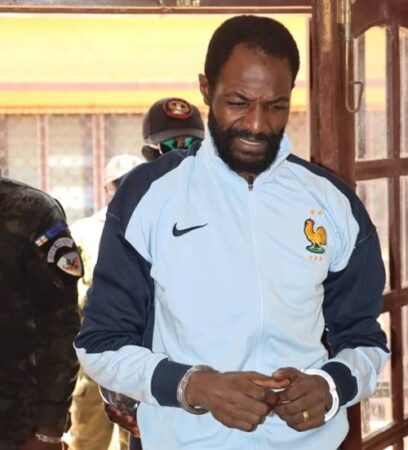 Le colonel Armel Sayo menotté et présenté à un juge d'instruction au palais de justice à Bangui le 28 août 2025