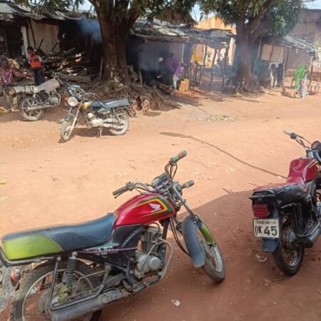 Gare centrale des taxis, bus et taxis motos de la ville de Sam-Ouandja dans la Vakaga