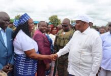 Touadéra à Paoua : discours démagogique d’un président qui a détruit l’éducation nationale pendant dix ans Le Président Touadera à Poua ce lundi 6 octobre 2025 pour lancer l'année scolaire 2025 - 2026