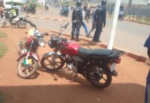 À Bangui, une Collision en chaîne entre taxis-motos devant le lycée technique, la consommation de stupéfiants pointée du doigt À Bangui, une Collision en chaîne entre taxis-motos devant le lycée technique, la consommation de stupéfiants pointée du doigt