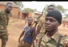 Flash info : forte détonation d’armes lourdes et légère à Bambouti, les FACA en débandade Flash info : forte détonation d’armes lourdes et légère à Bambouti, les FACA en débandade