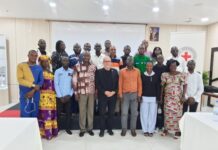 Le CICR forme les journalistes centrafricains aux principes humanitaires et à la lutte contre la désinformation Photo de famille à la fin de l'atelier organisé par le CICR à Bangui organisé par le CICR.