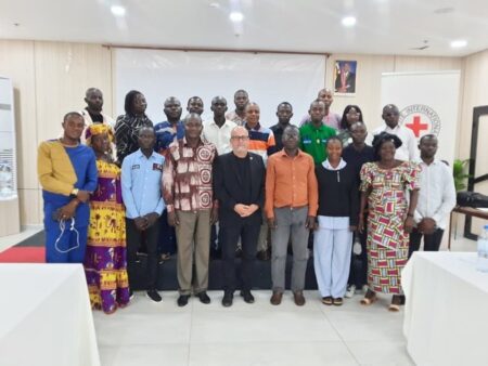 Photo de famille à la fin de l'atelier organisé par le CICR à Bangui organisé par le CICR.