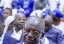 Centrafrique : comment l’argent de l’ambassade de Chine a acheté un communiqué du HCC contre Corbeau News Centrafrique : comment l’argent de l’ambassade de Chine a acheté un communiqué du HCC contre Corbeau News