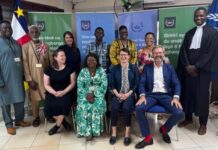 Centrafrique : rencontre entre l’ambassadrice britannique et les ambassadeurs de justice de la CPI Centrafrique : rencontre entre l’ambassadrice britannique et les ambassadeurs de justice de la CPI Photo de famille après la réunion avec Madame Alyson KING, Ambassadrice plénipotentiaire et extraordinaire de Grande-Bretagne à Kinshasa en mission à Bangui