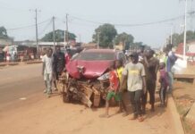 Un nouveau crash nocturne fait tomber la statue des victimes de Wagner au croisement du huitième arrondissement Un nouveau crash nocturne fait tomber la statue des victimes de Wagner au croisement du huitième arrondissement