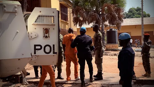 La Minusca transporte les détenus vers la cour d'Appel de Bouar. Photo Minusca