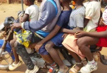 Bangui : braquage des conducteurs de taxi-moto par des hommes armés dans le 8ème arrondissement Bangui : braquage des conducteurs de taxi-moto par des hommes armés dans le 8ème arrondissement