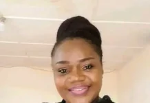 Centrafrique : Adriana Nahomie Topien, agente électorale kidnappée à Bambouti, est dans un état critique après les bombardements russes Adriana Nahomie Topien, agente de l’Autorité nationale des élections, st située en deuxième position de gauche à droite.